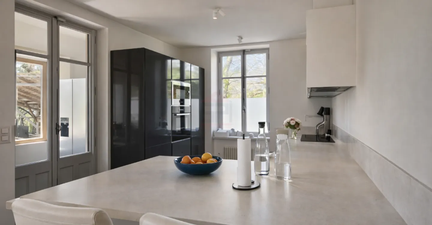 Renovated character property with elegance in an exclusive setting - Photo 5 of 11