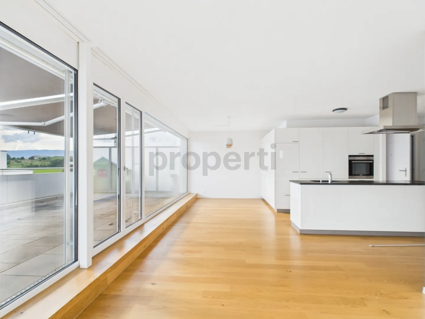 Appartement en attique exceptionnel de 3,5 pièces Grande terrasse de 71 m², calme, ensoleillé et idéal pour les familles - Photo 4 sur 13