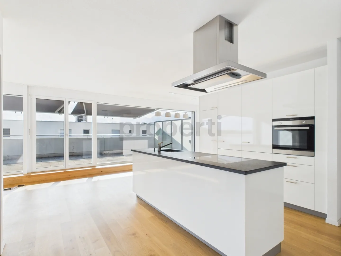 Appartement en attique exceptionnel de 3,5 pièces Grande terrasse de 71 m², calme, ensoleillé et idéal pour les familles - Photo 5 sur 13