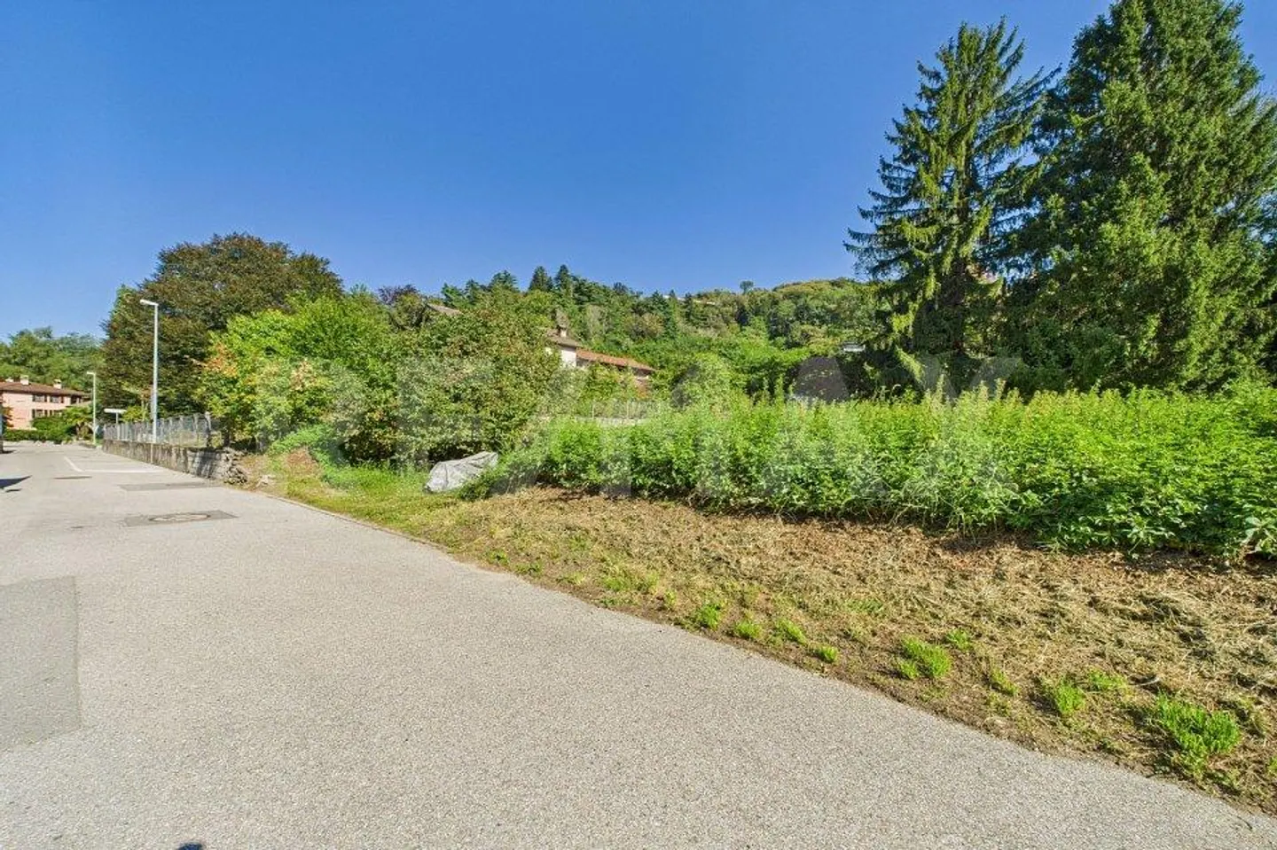 Residential land in a green and quiet area in Tresa - Photo 5 of 13