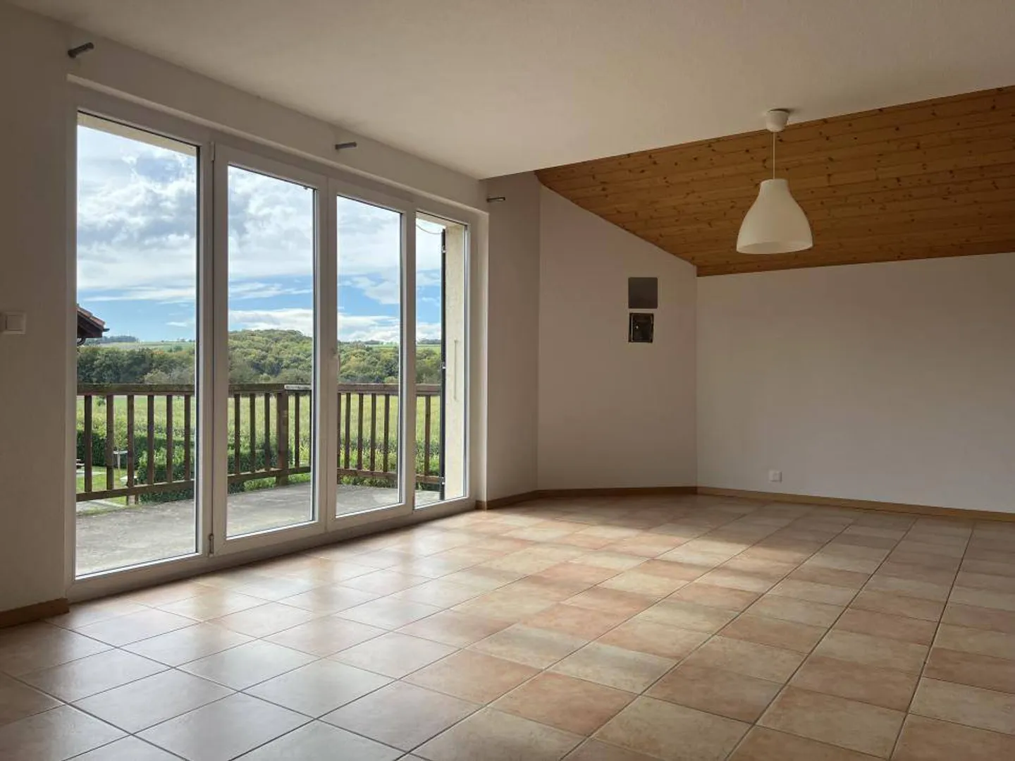 Bellissimo duplex di 6,5 stanze con grande balcone - Foto 2 di 13