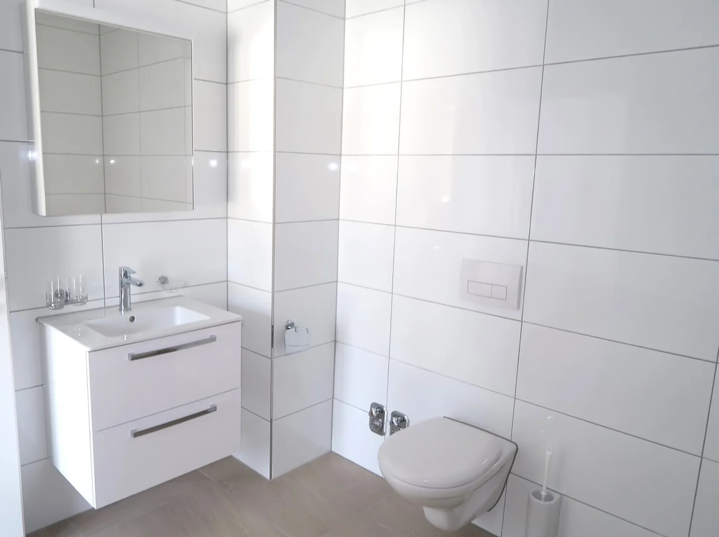 Modern office in a centrally located area - Photo 3 of 3