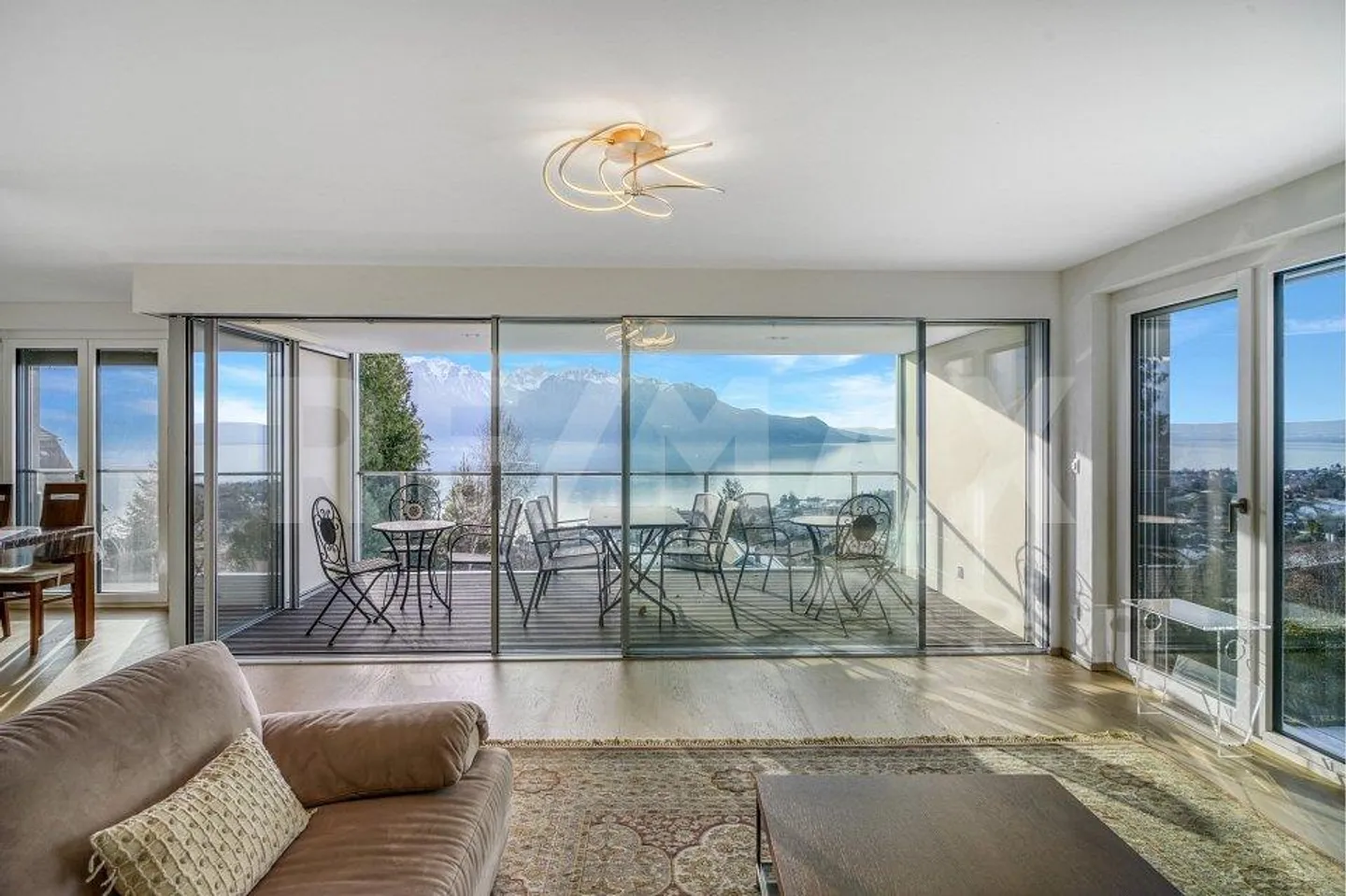 Luxury Apartment with Lake View - Photo 1 of 8