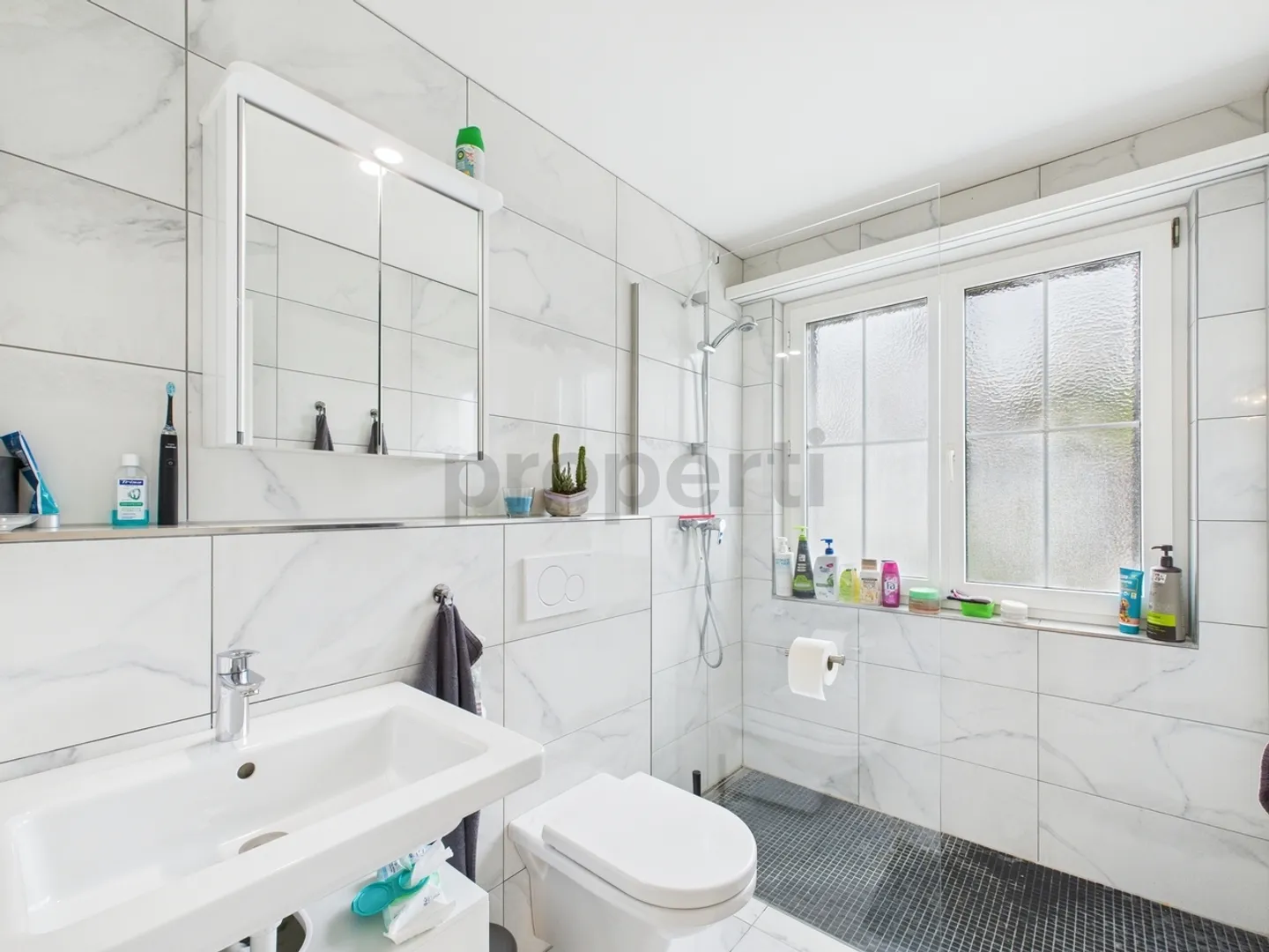 Exclusive 4.5-room maisonette apartment in Wila - Photo 9 of 11