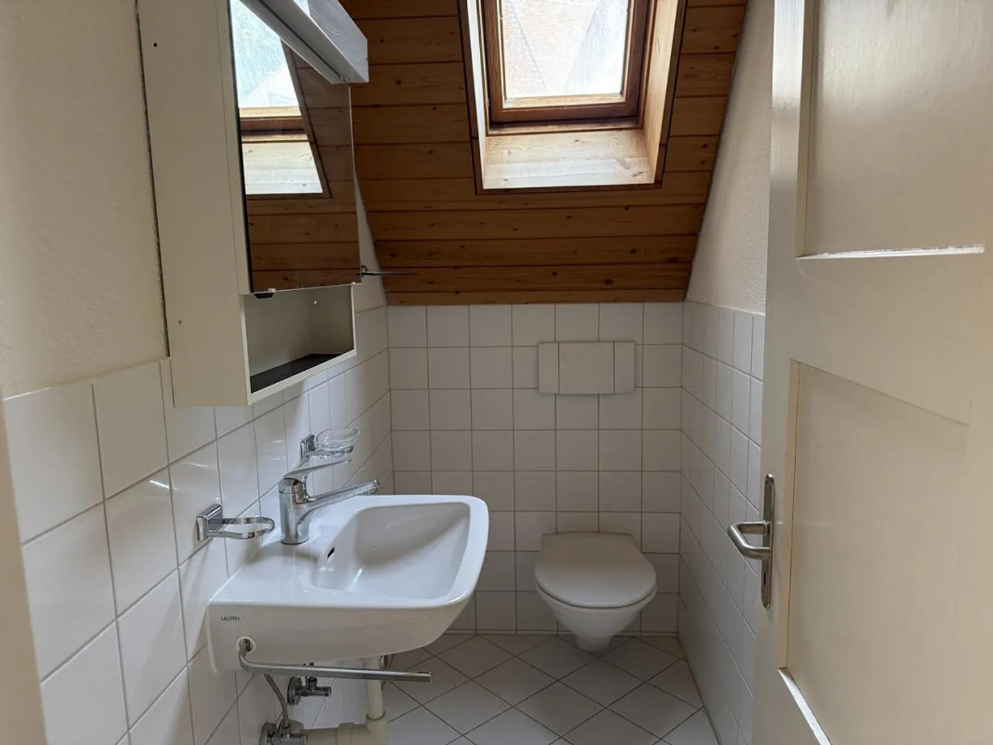 Charmante 5.5-Zimmer-Dachwohnung Nähe Bus und Naherholungsgebiet zu... - Photo 8 sur 16