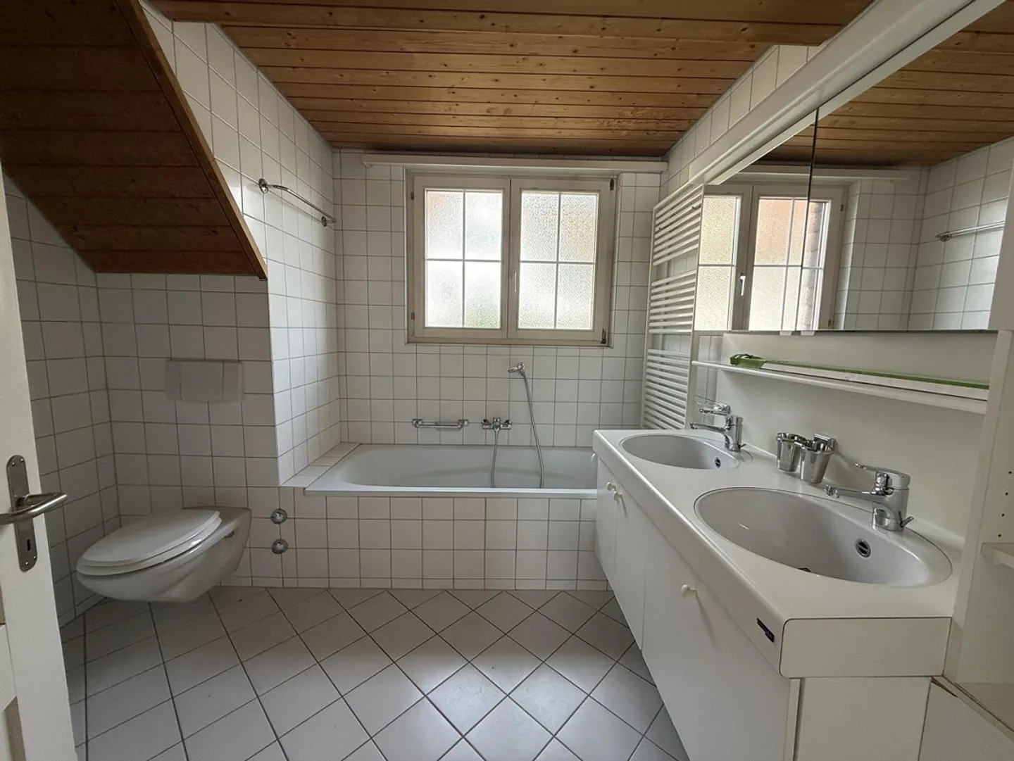 Charmante 5.5-Zimmer-Dachwohnung Nähe Bus und Naherholungsgebiet zu... - Photo 6 sur 16