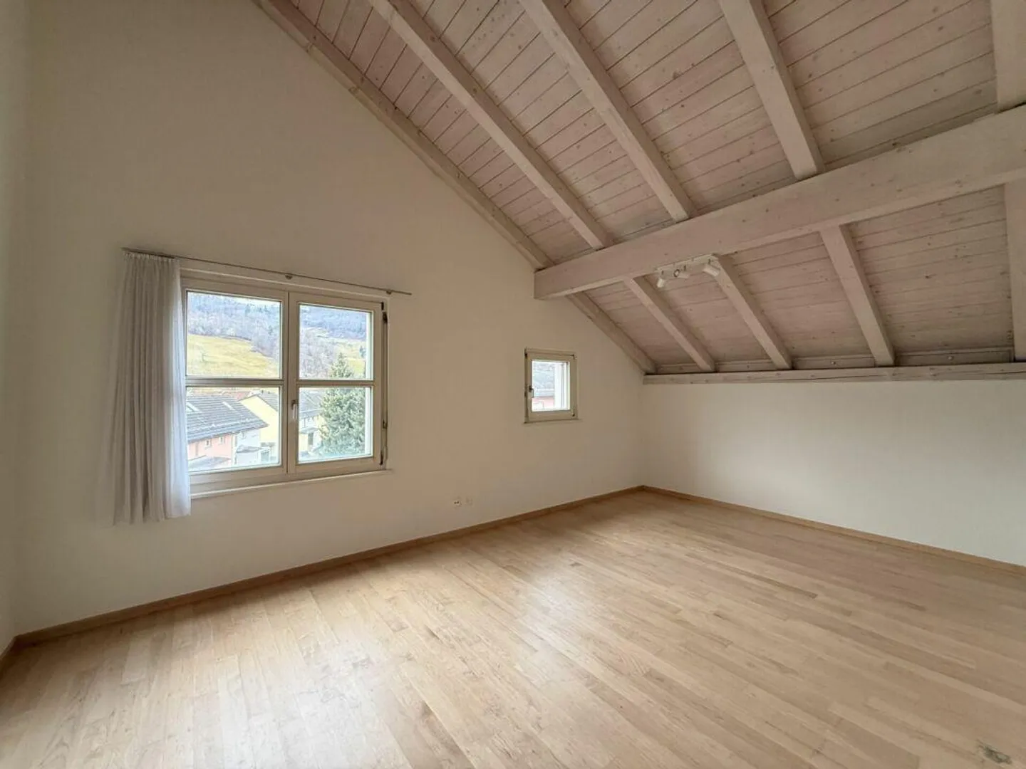 Spacious 3.5 Room Penthouse in the Center of Buchs-Räfis - Photo 4 of 9