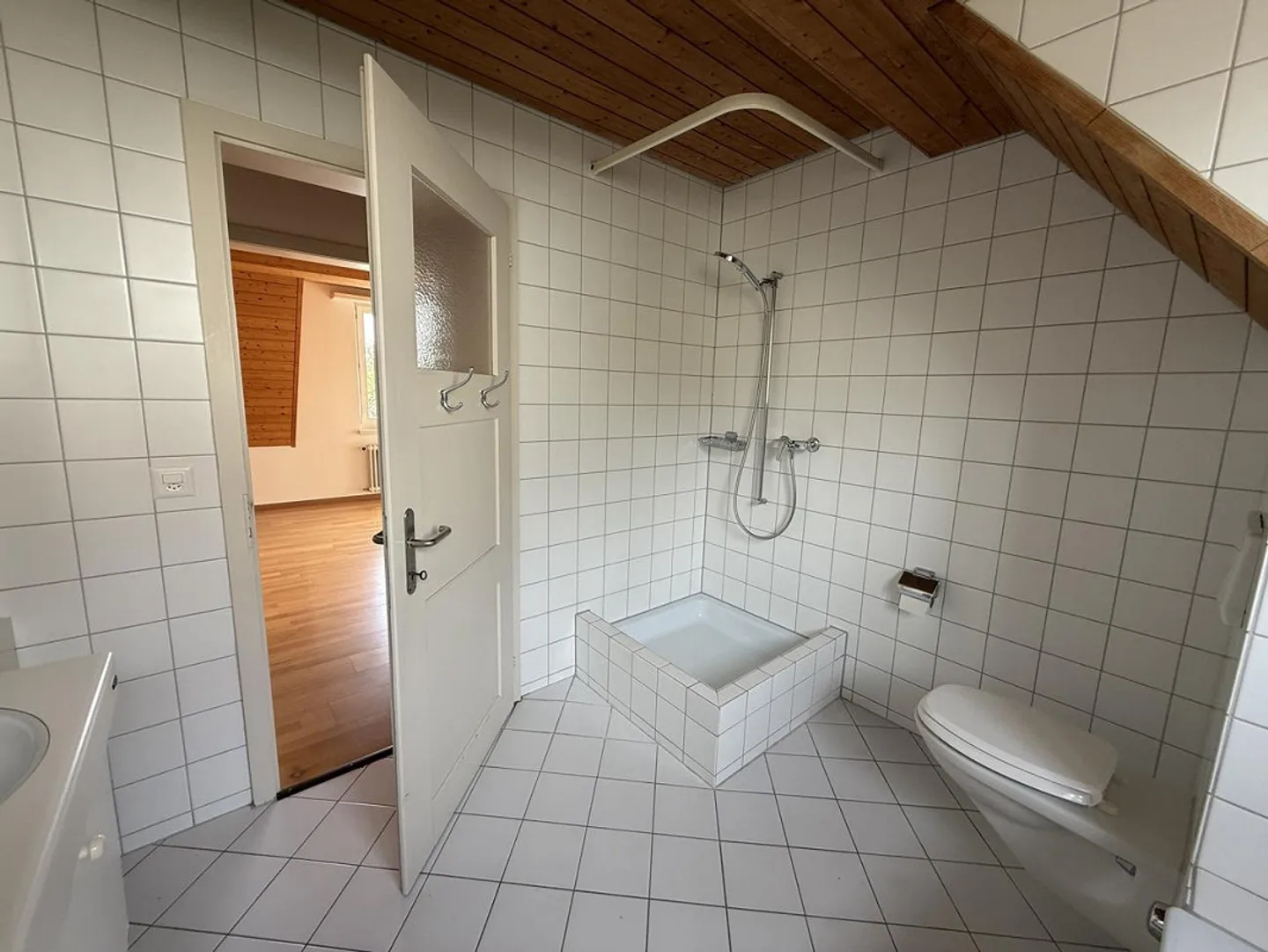 Charmante 5.5-Zimmer-Dachwohnung Nähe Bus und Naherholungsgebiet zu... - Photo 7 sur 16