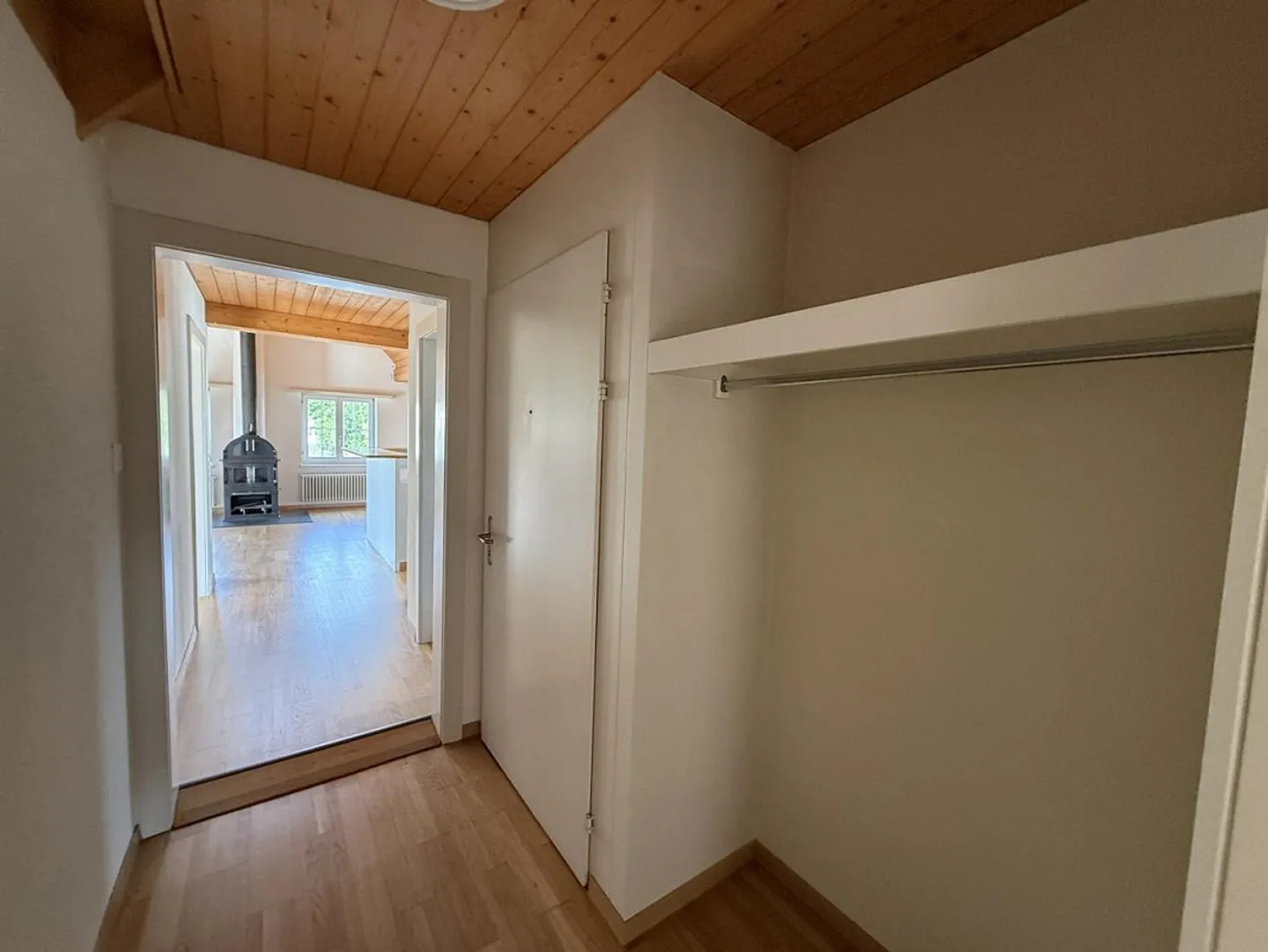 Charmante 5.5-Zimmer-Dachwohnung Nähe Bus und Naherholungsgebiet zu... - Photo 9 sur 16