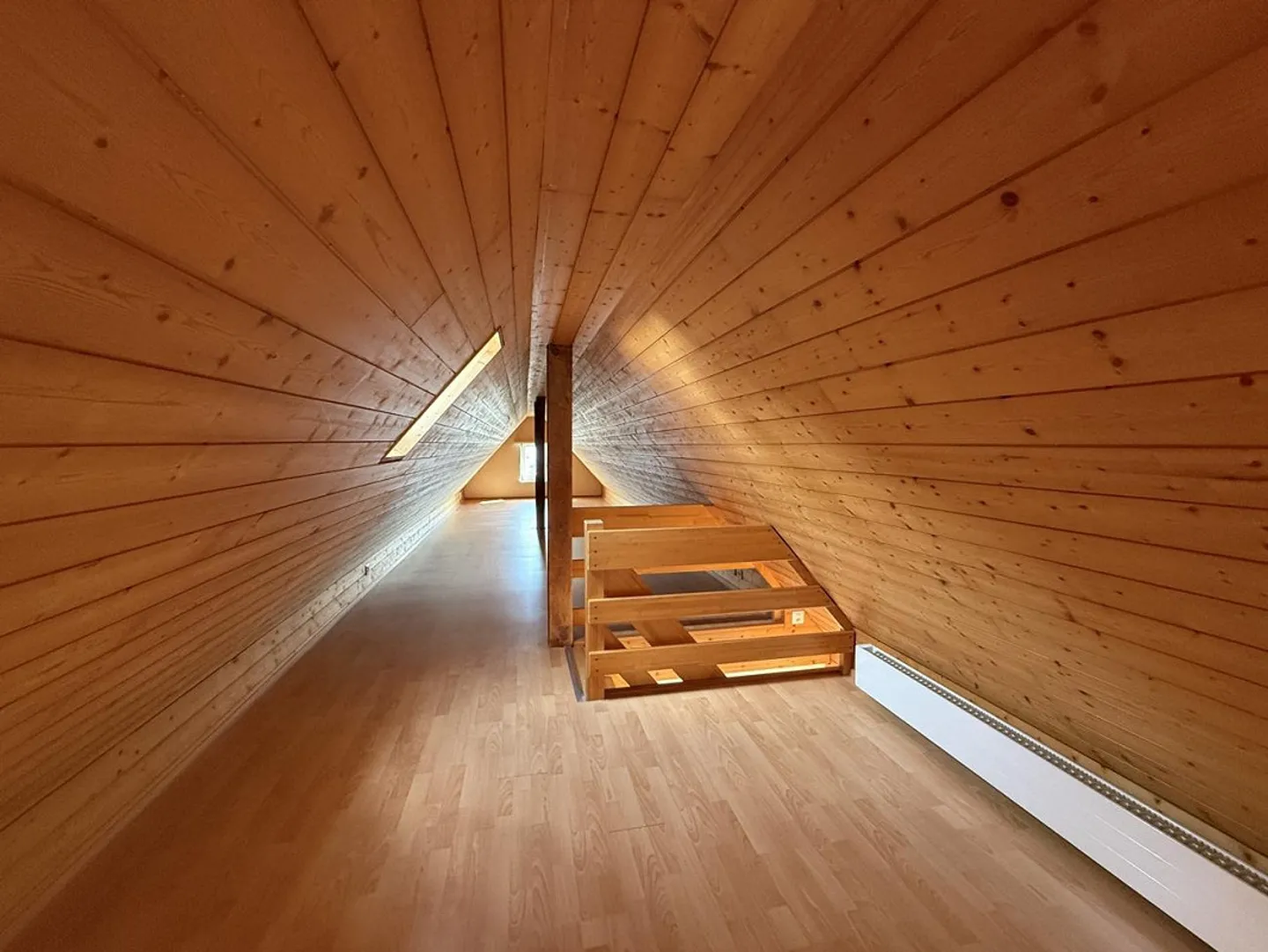 Charmante 5.5-Zimmer-Dachwohnung Nähe Bus und Naherholungsgebiet zu... - Photo 10 sur 16
