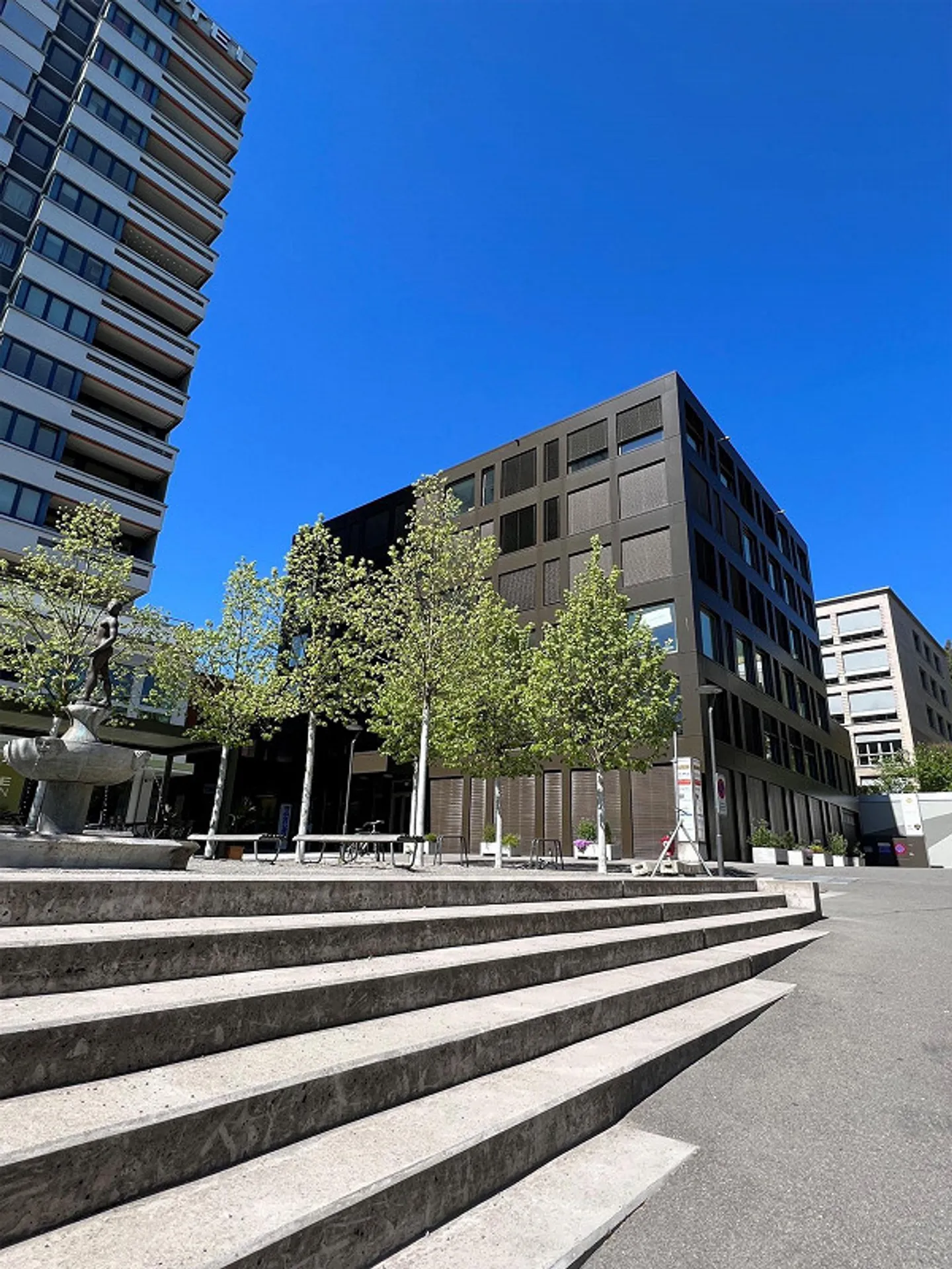 Air-conditioned office premises with parking in a central location - Photo 2 of 13