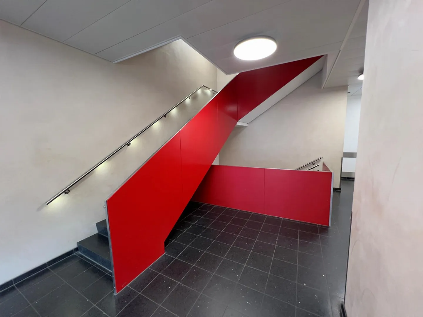 Air-conditioned office premises with parking in a central location - Photo 3 of 13