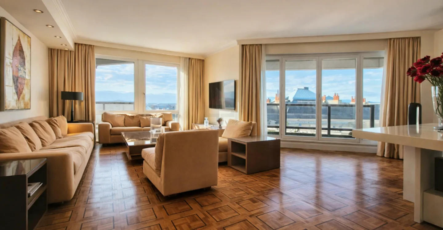 Exceptional apartment in Champel with panoramic view of Geneva - Photo 3 of 9