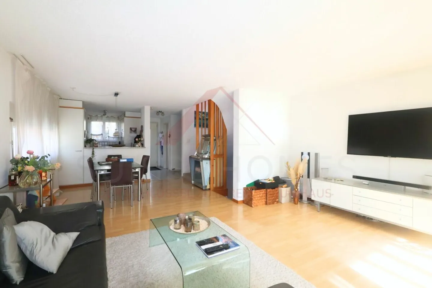 Maison individuelle en rangée de 4,5 pièces bien entretenue avec balcon, vue sur la montagne et garage souterrain à 3613 Steffisburg - Photo 3 sur 21