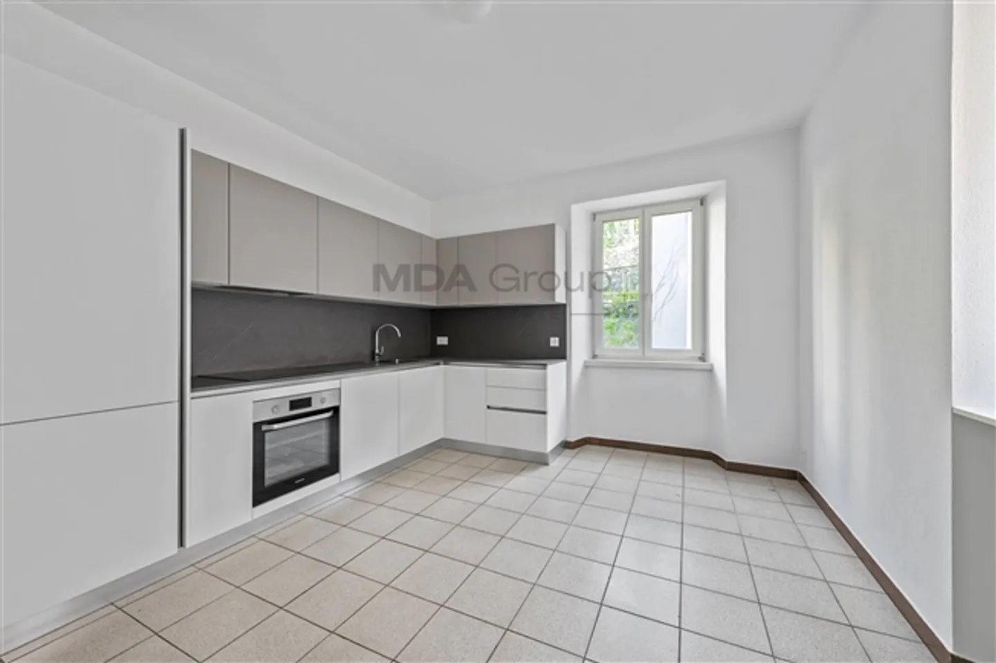 Appartamento di 12 stanze - Foto 4 di 17