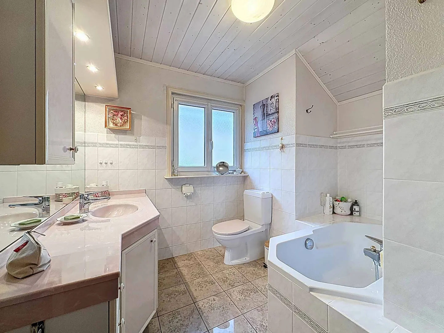 Villa familiale avec piscine et espaces extérieurs - Photo 5 sur 10