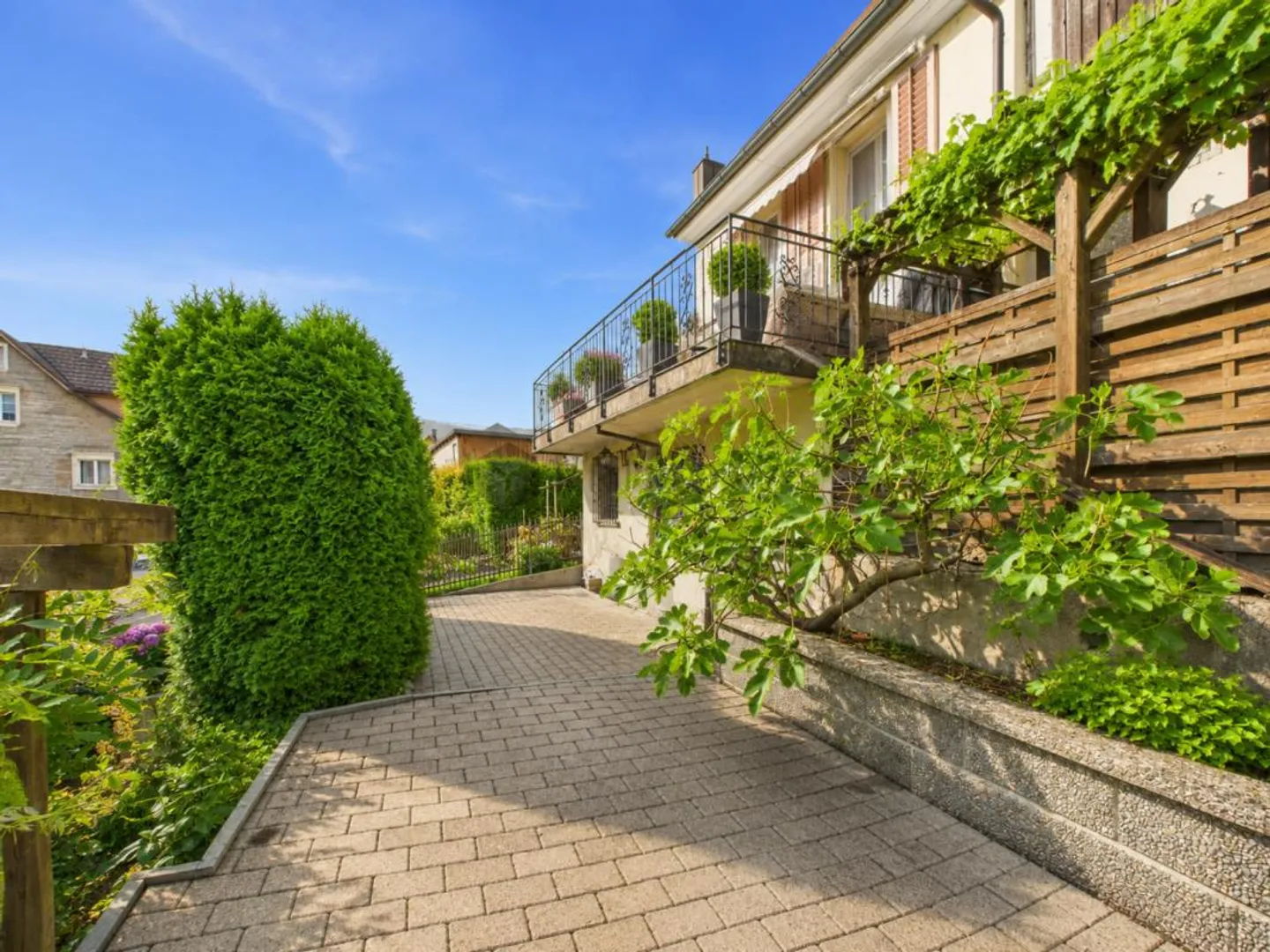 Geräumiges Reihenhaus mit sonniger Terrasse - Foto 12 von 14