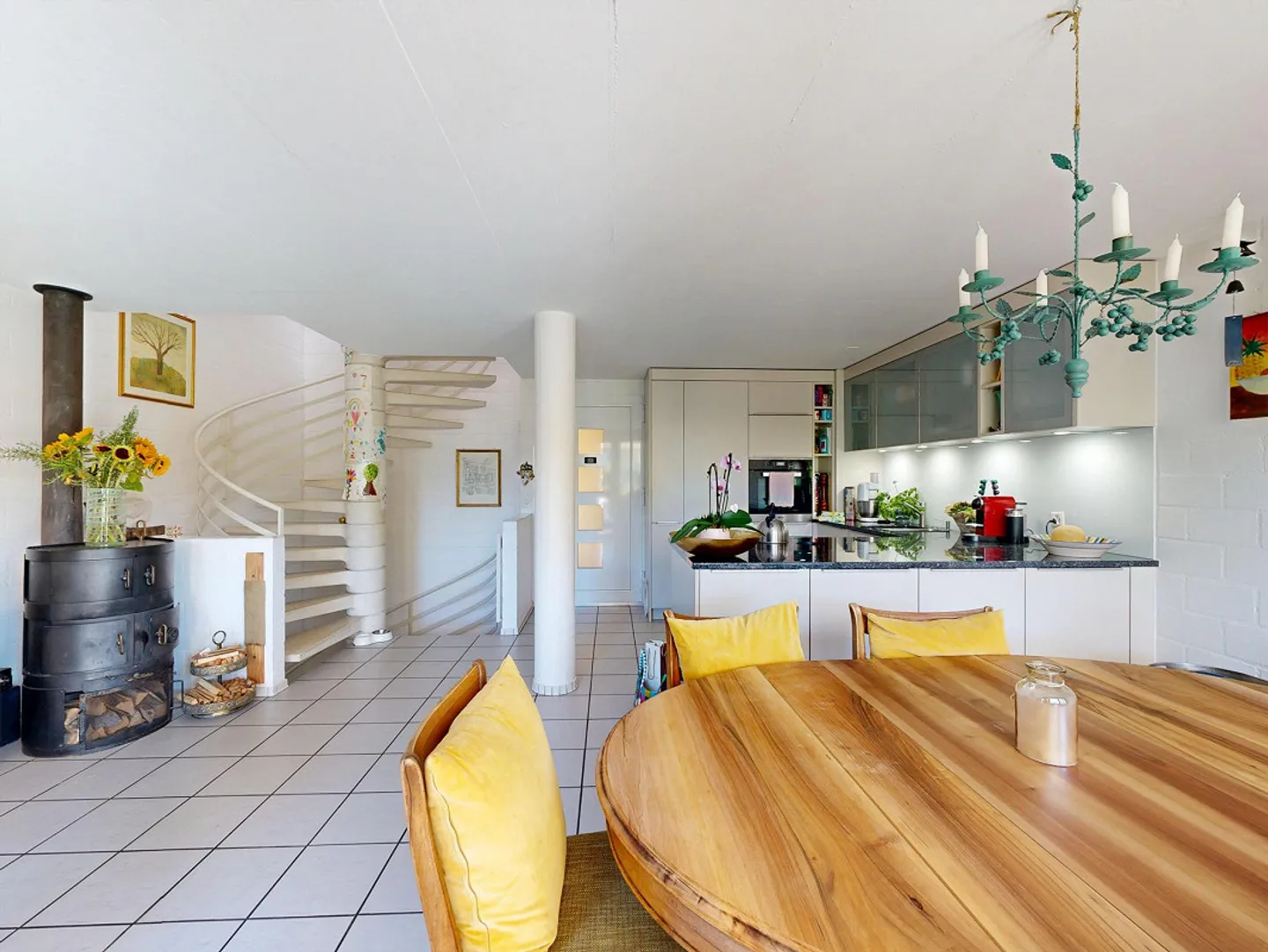 6.5-Zimmer-Doppelhaus mit Autoeinstellplatz - Foto 1 von 18