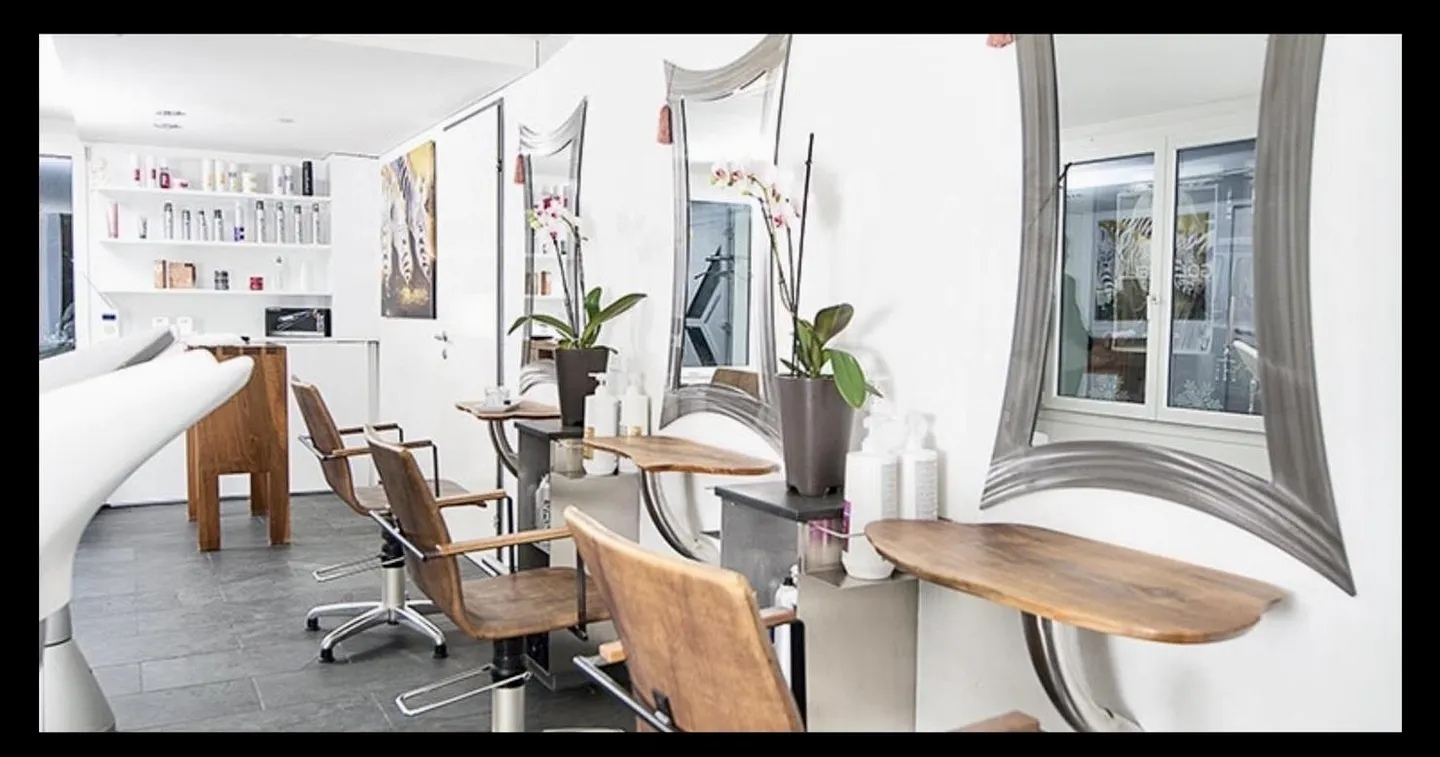 Top Opportunité ! Salon de coiffure moderne et lumineux à louer dans le meilleur emplacement - Photo 1 sur 2