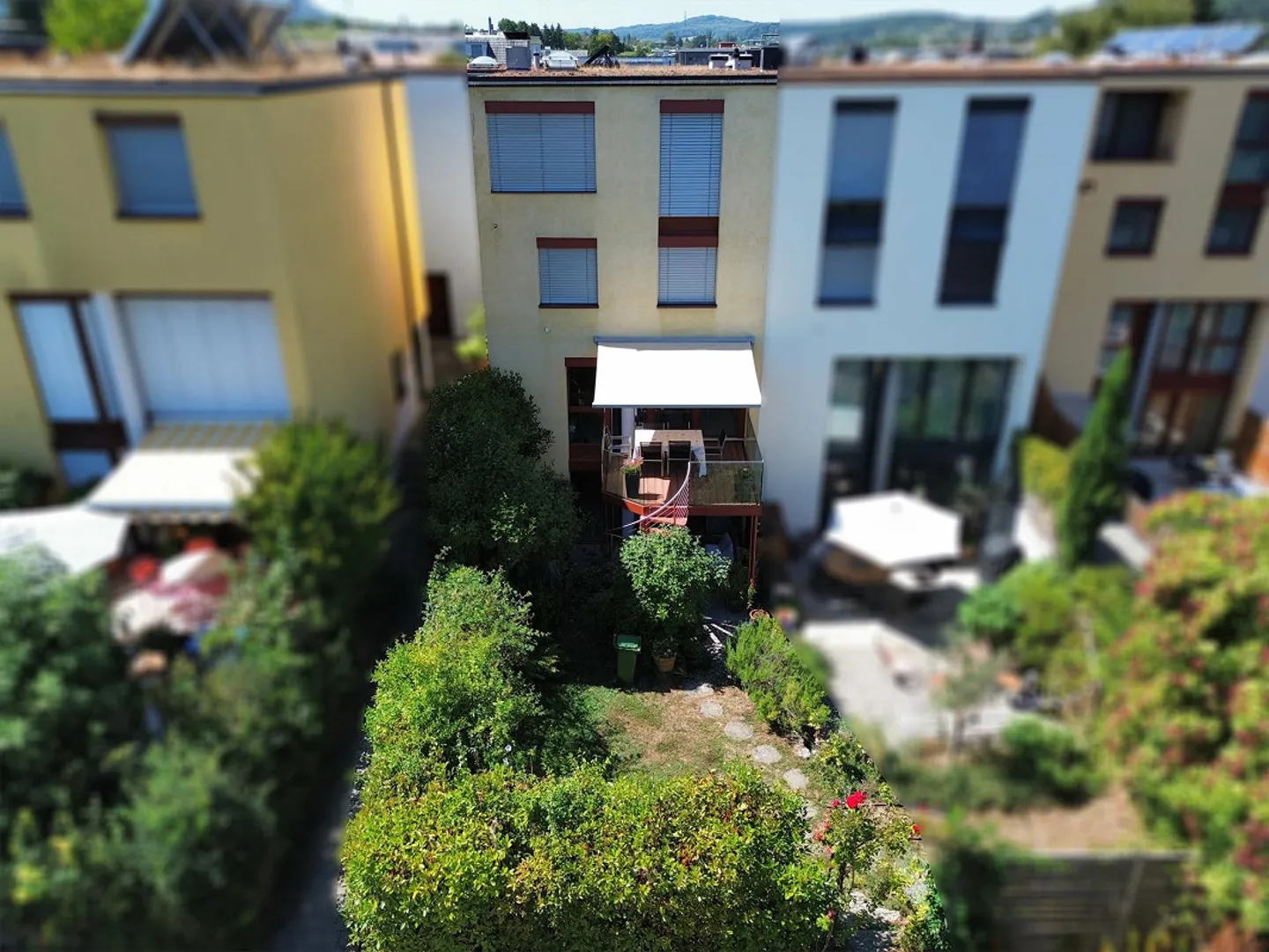 6.5-Zimmer-Doppelhaus mit Autoeinstellplatz - Foto 2 von 18