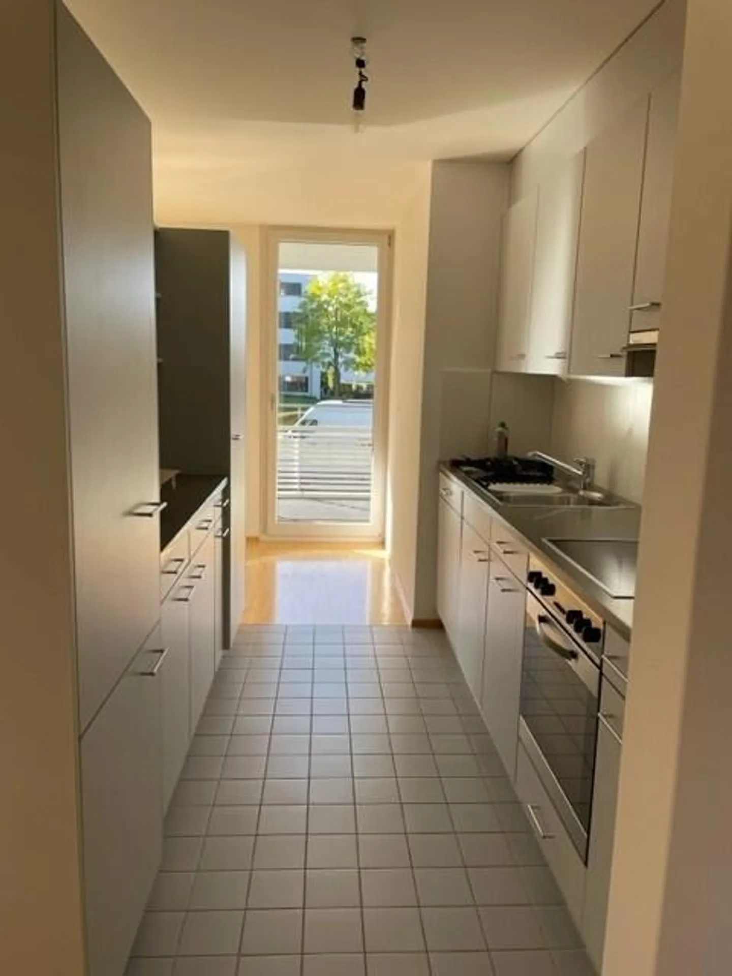 Moderne Wohnung mit 2 Nasszellen sucht neue Mieterschaft ... - Foto 2 von 11