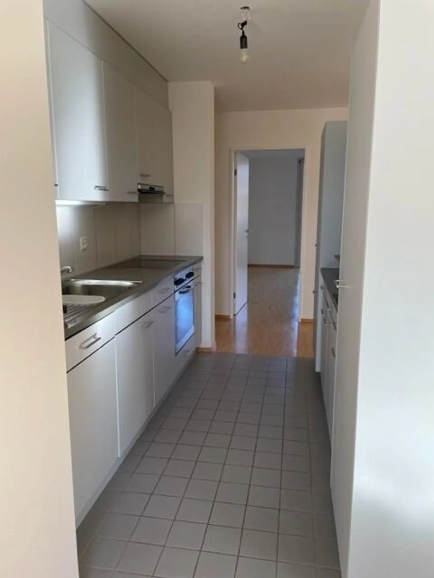 Moderne Wohnung mit 2 Nasszellen sucht neue Mieterschaft ... - Foto 3 von 11