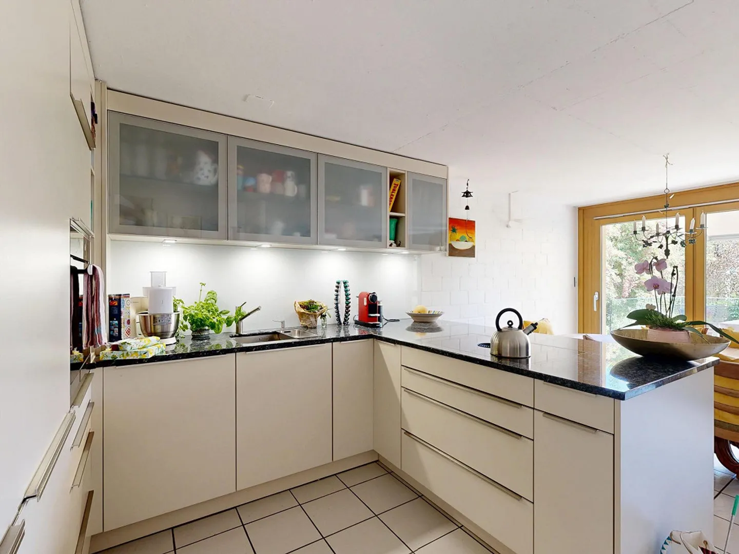 6.5-Zimmer-Doppelhaus mit Autoeinstellplatz - Foto 3 von 18