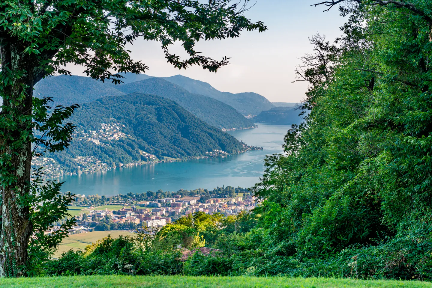 Villa architecturale avec vue sur le lac - Photo 5 sur 30