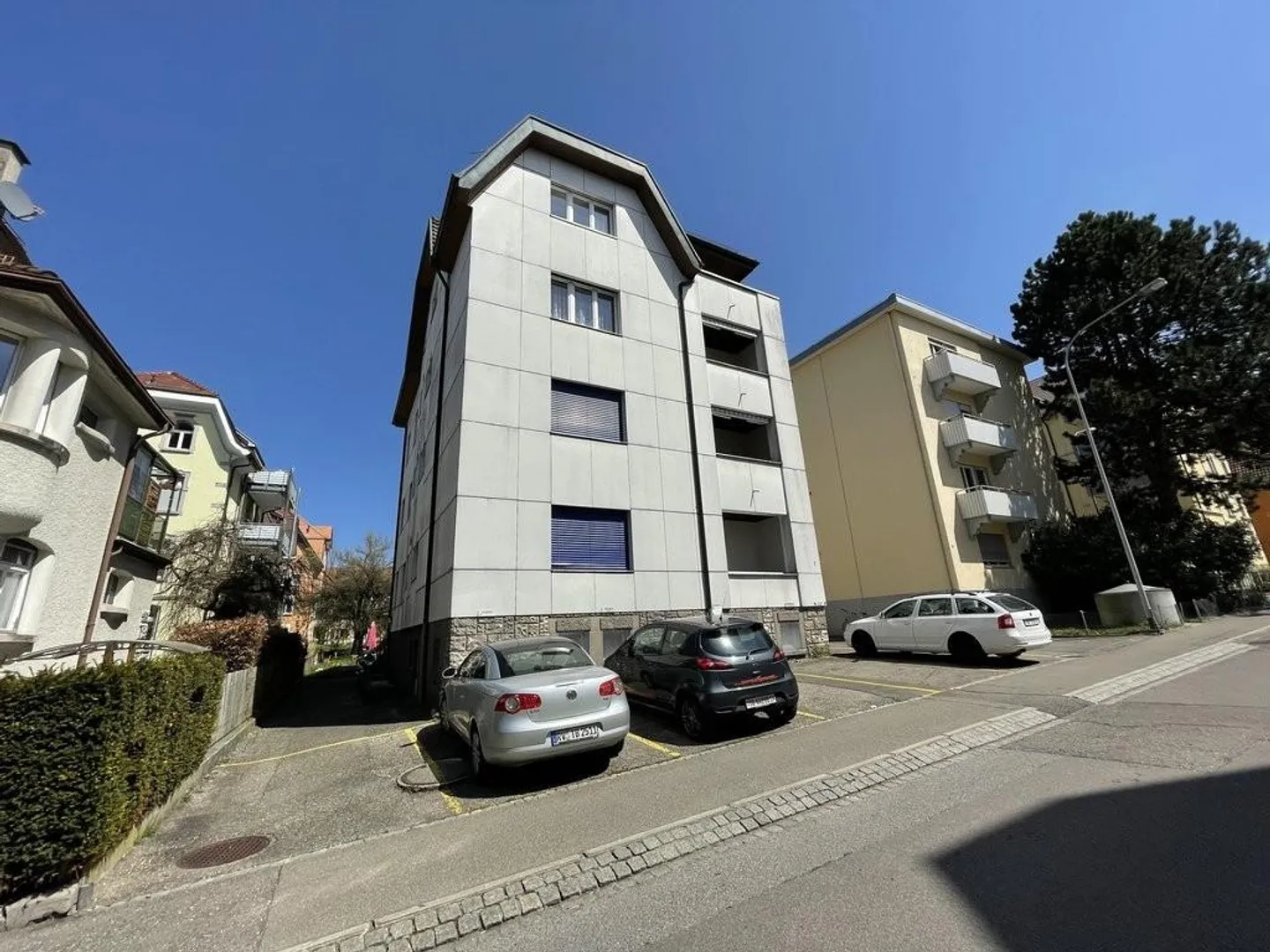 Près de l'hôpital cantonal - appartement simple lumineux et joli - Photo 1 sur 5