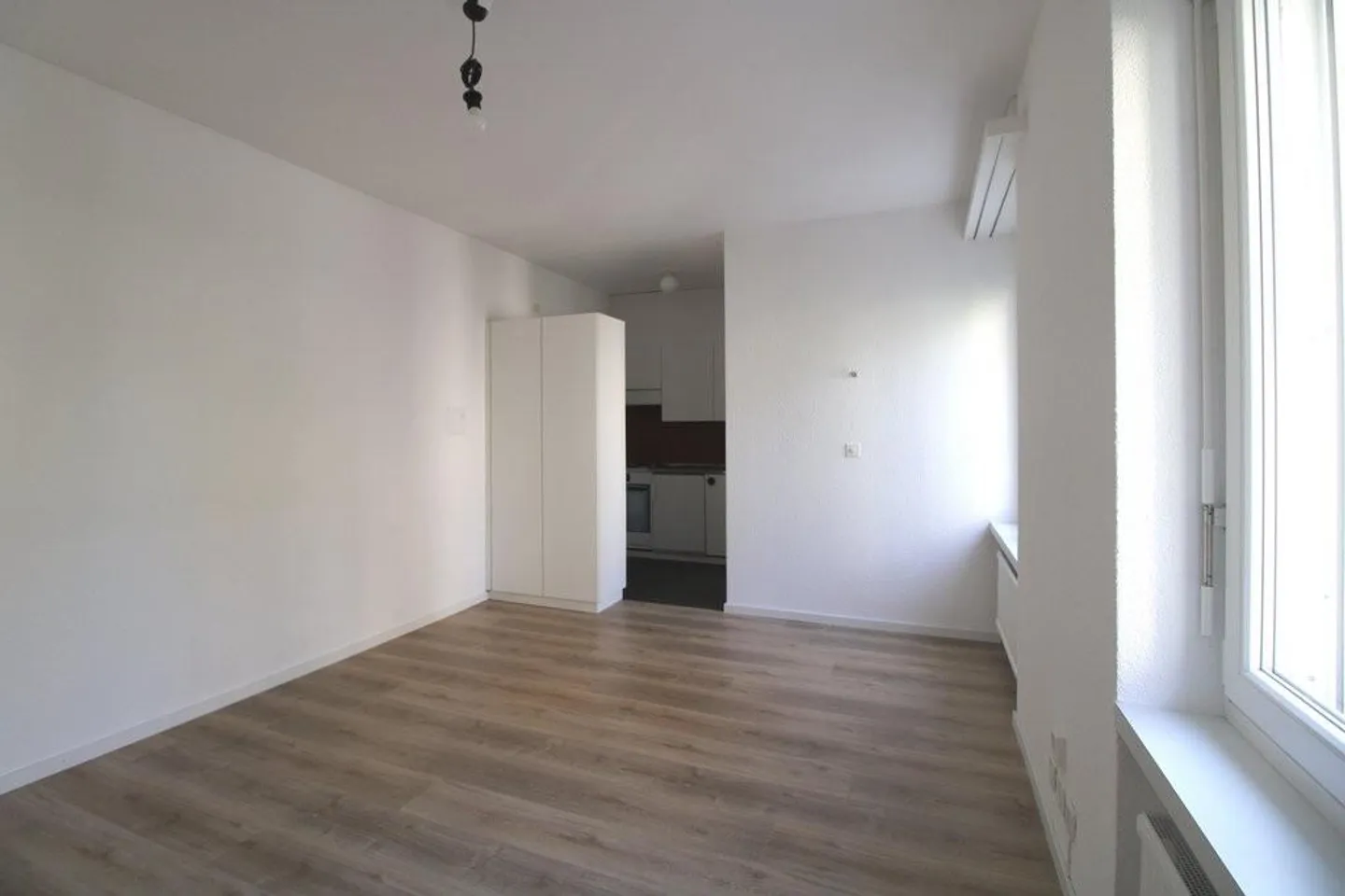 Près de l'hôpital cantonal - appartement simple lumineux et joli - Photo 2 sur 5