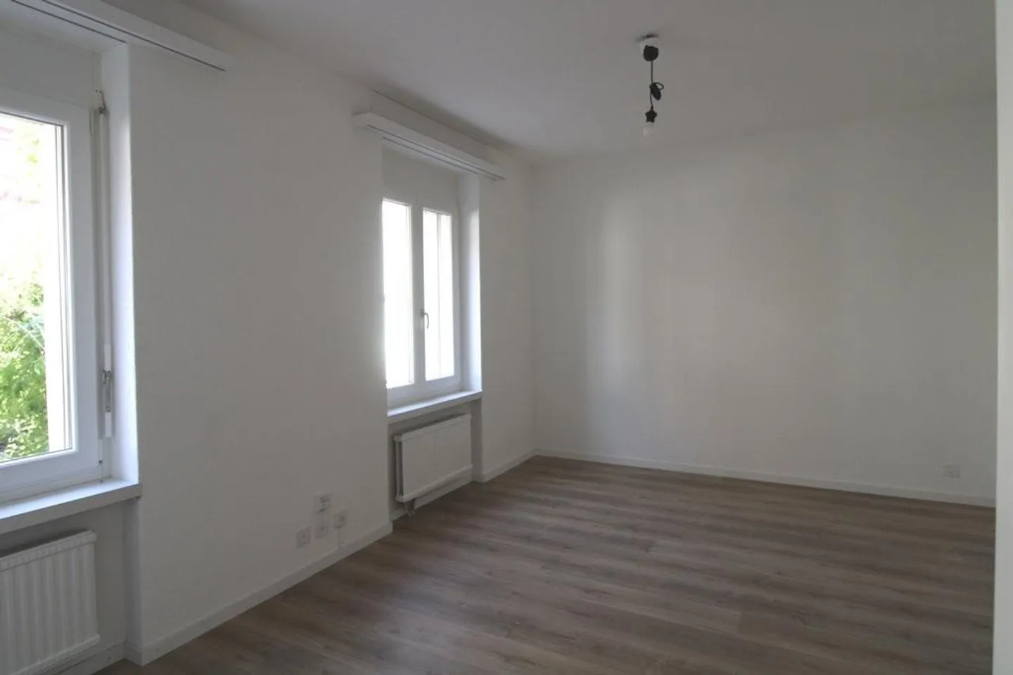 Près de l'hôpital cantonal - appartement simple lumineux et joli - Photo 3 sur 5