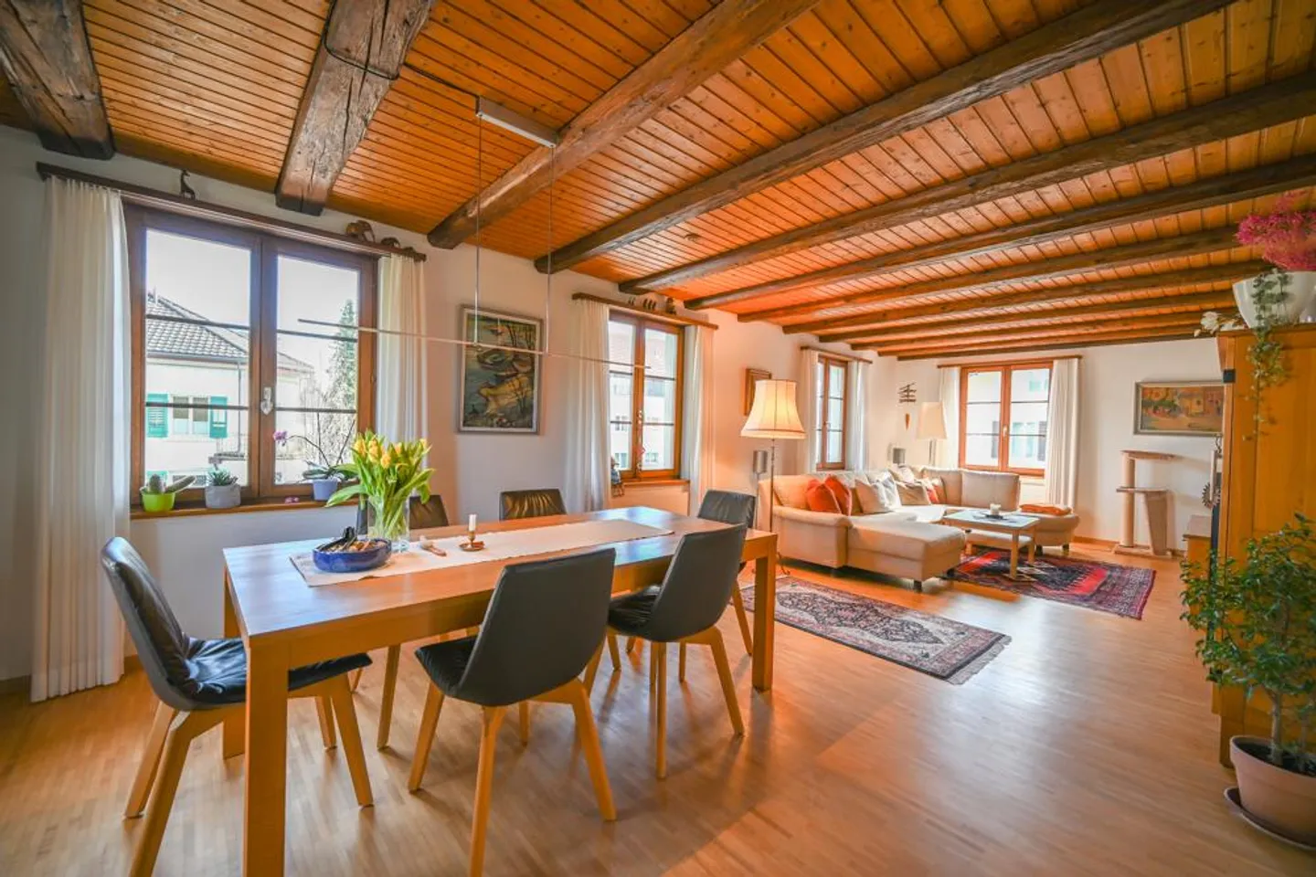 Sentirsi bene nel cuore della città - Casa unifamiliare con appartamento - Foto 3 di 8