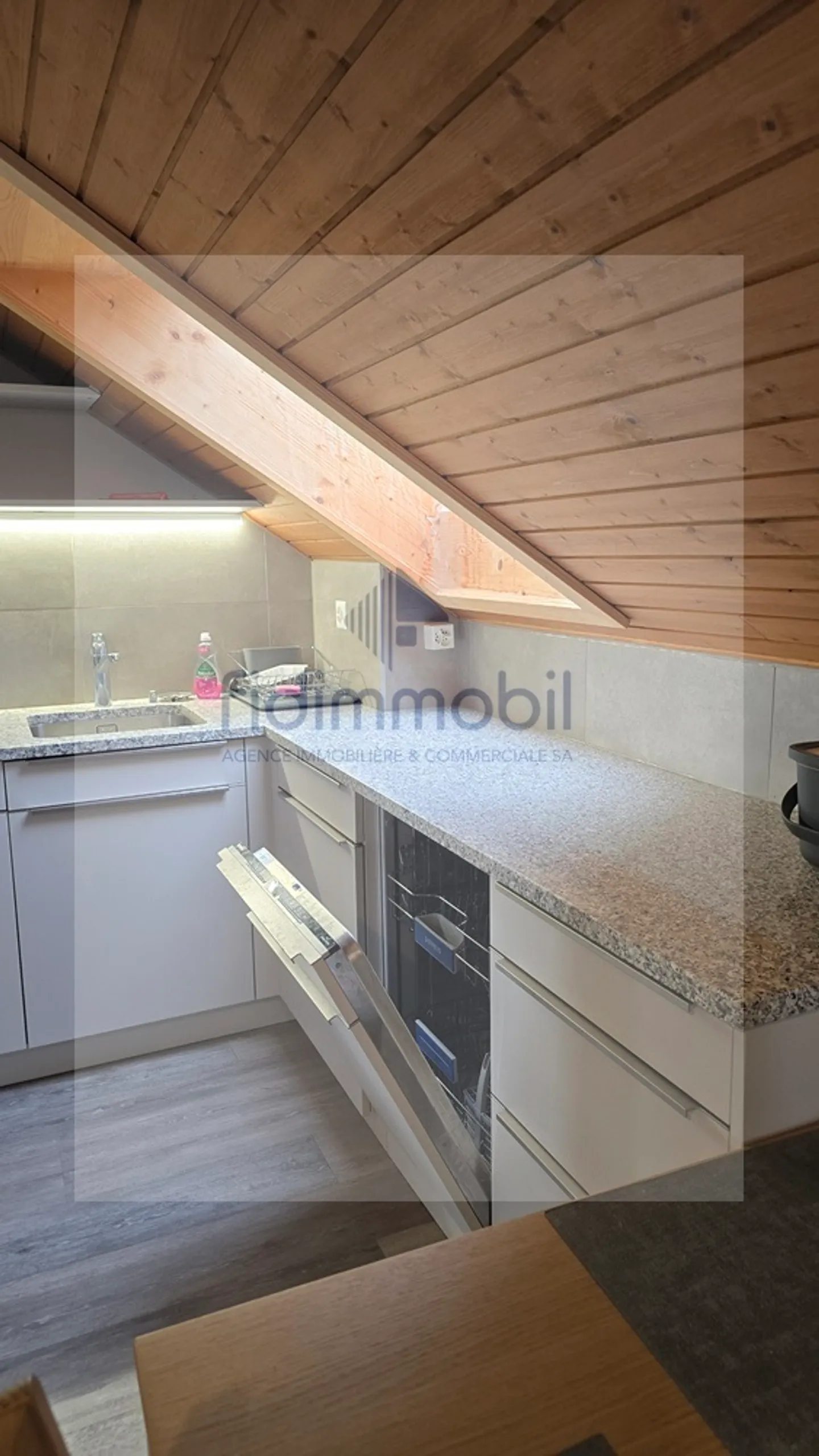 Incantevole appartamento di 3 stanze con vista nel cuore di Neuchâtel - Foto 6 di 9