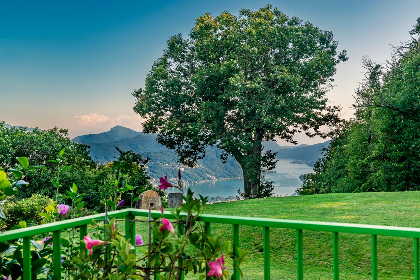 Villa architecturale avec vue sur le lac - Photo 30 sur 30