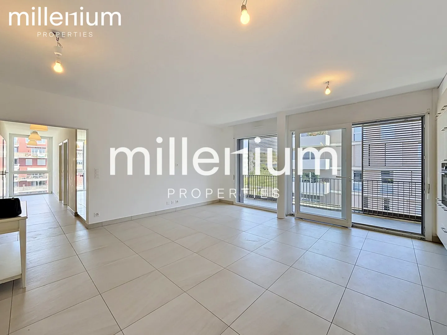 Apartment with 4 rooms, large balcony and modern amenities in Meyrin - Photo 2 of 11