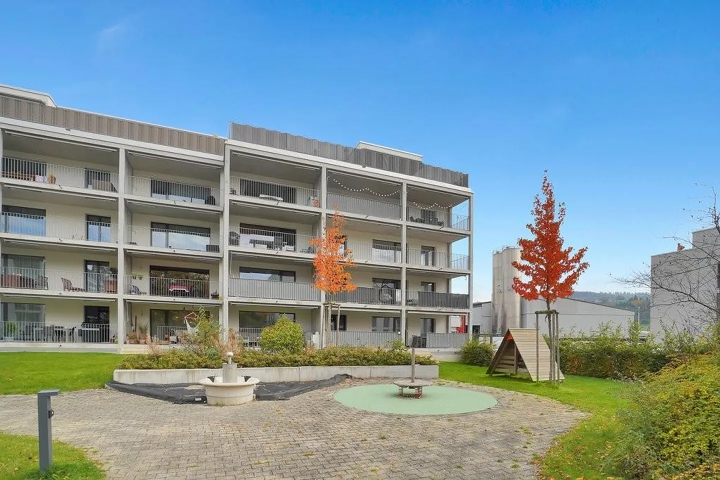 Traumhafte Aussichten von Ihrer grossen Terrasse! - Foto 1 von 11