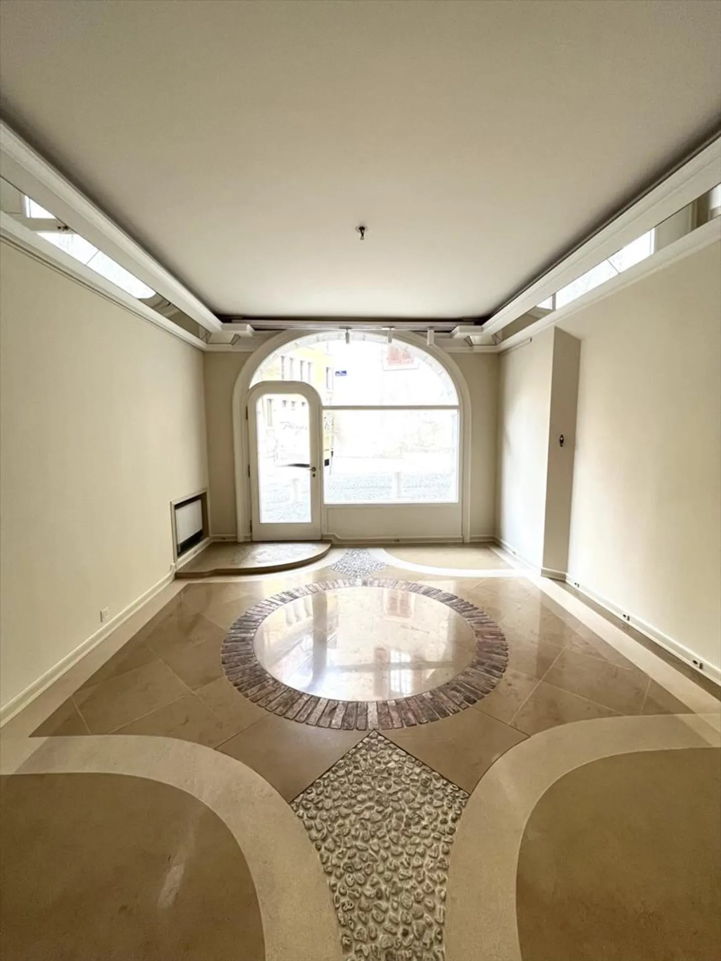 Città Vecchia - superba arcade di 200m2 distribuita su 2 livelli - Foto 2 di 10