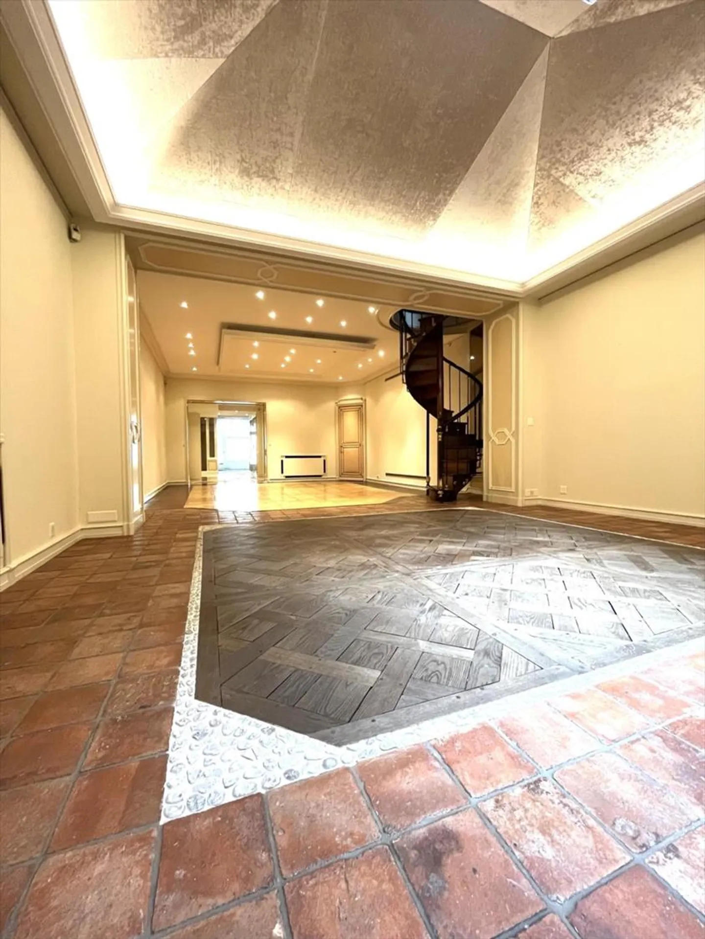 Città Vecchia - superba arcade di 200m2 distribuita su 2 livelli - Foto 5 di 10