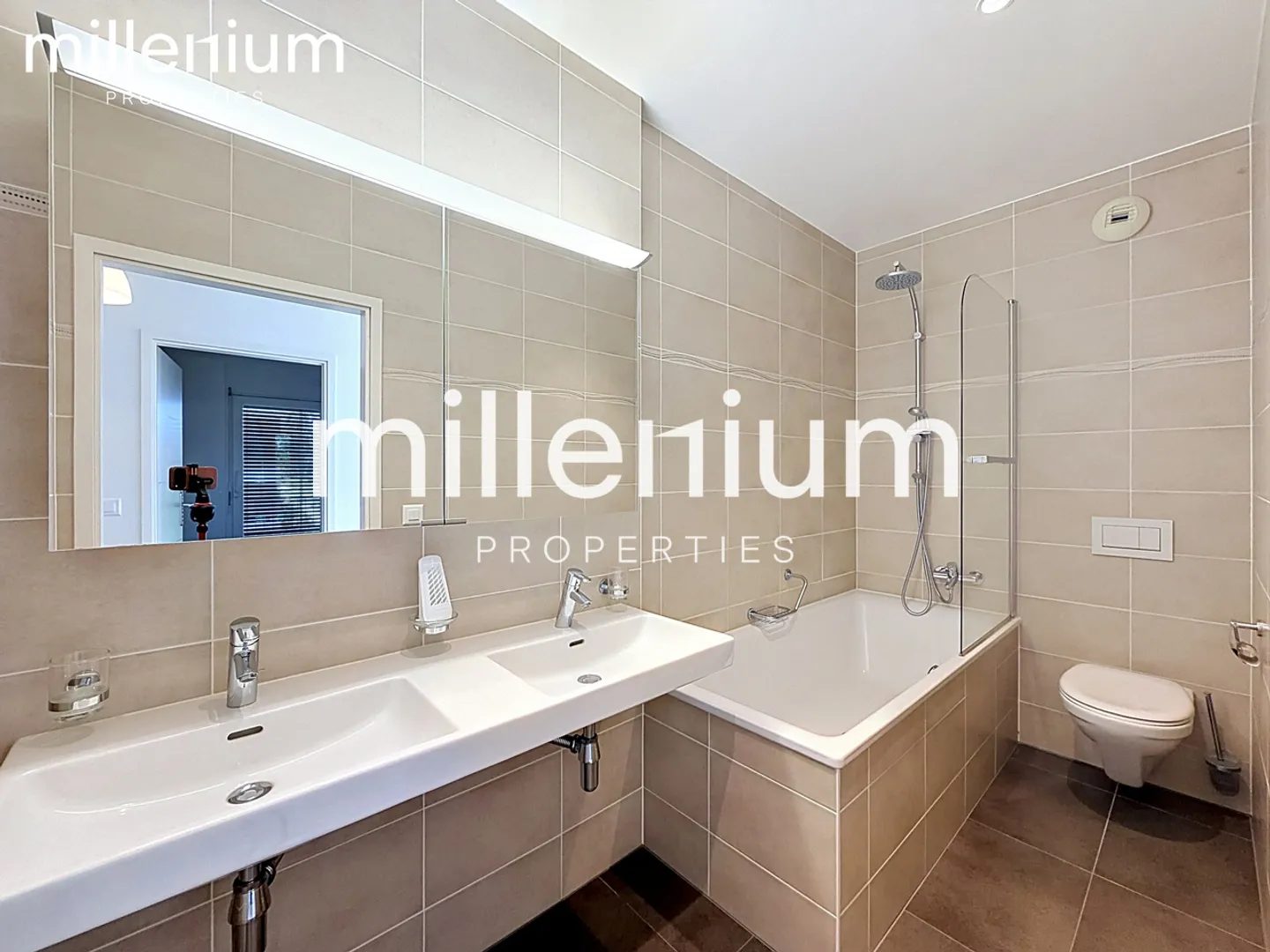 Apartment with 4 rooms, large balcony and modern amenities in Meyrin - Photo 8 of 11