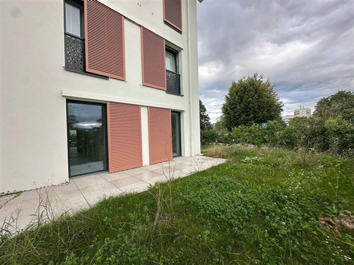 Nouvel appartement de 3,5 pièces avec terrasse et jardin - Photo 8 sur 13