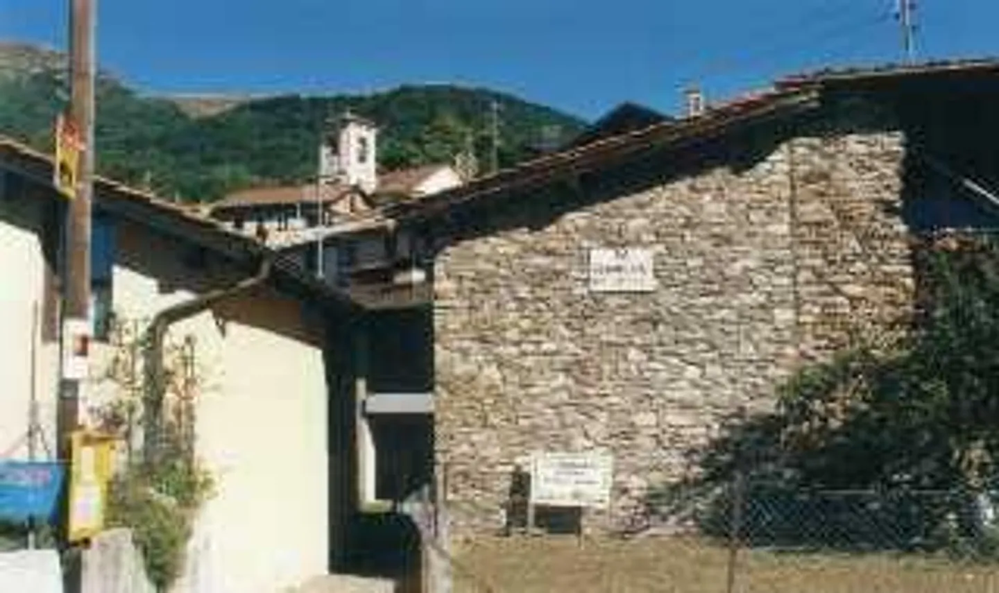 rustico di 3 locali con terreno - Foto 1 di 25