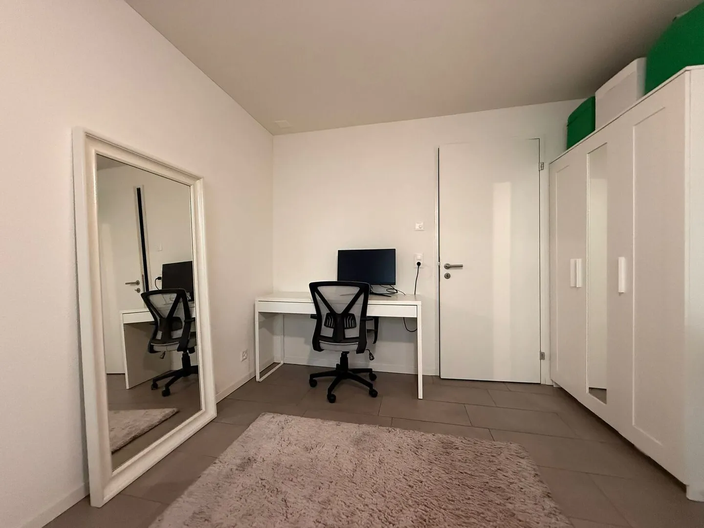 APPARTEMENT 2½ PIÈCES À ZURICH - DISTRICT 11 OERLIKON, MEUBLÉ, TEMPORAIRE - Photo 4 sur 10