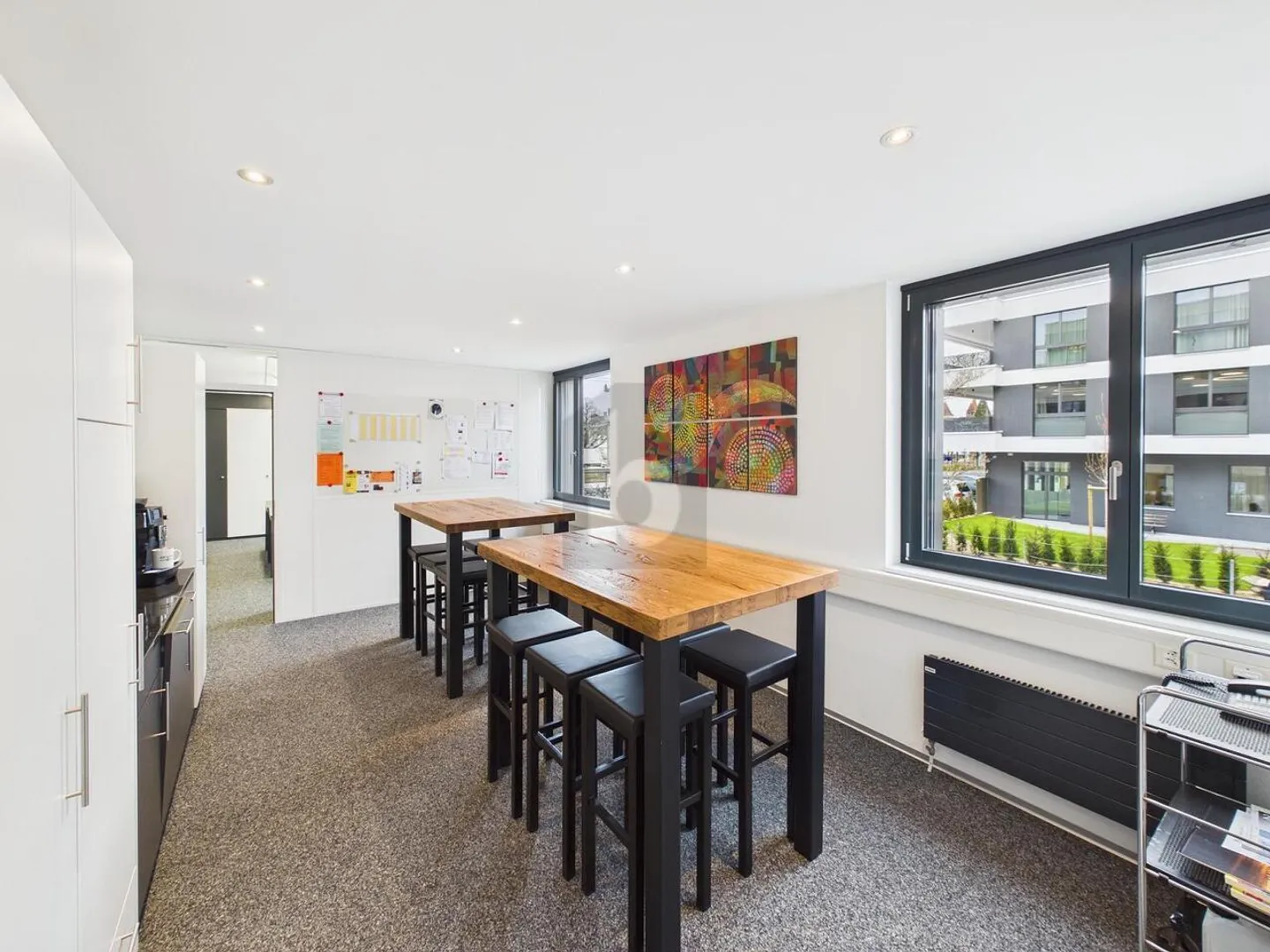 CENTRAL AND MODERN - Photo 5 of 6