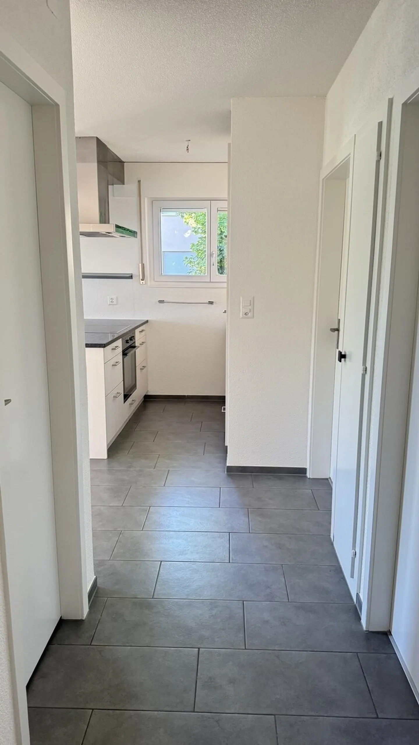Charmante 4.5 Zimmer Wohnung - Foto 2 von 8