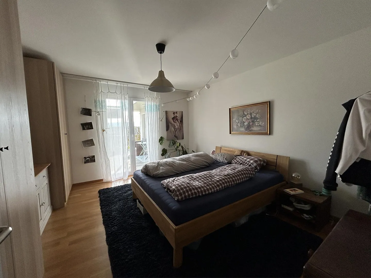 Living Above the Rooftops: Bright 5.5-Room Apartment with Terrace - Photo 7 of 11