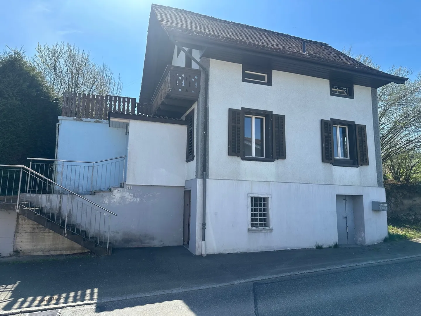 Maison individuelle de 5 pièces à rénover avec maisonette séparée de 2,5 pièces - Photo 2 sur 10