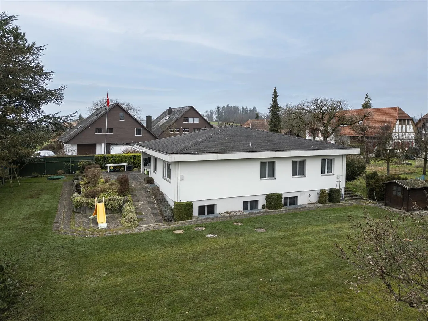 Maison 8.5 pièces - Foto 1 von 13