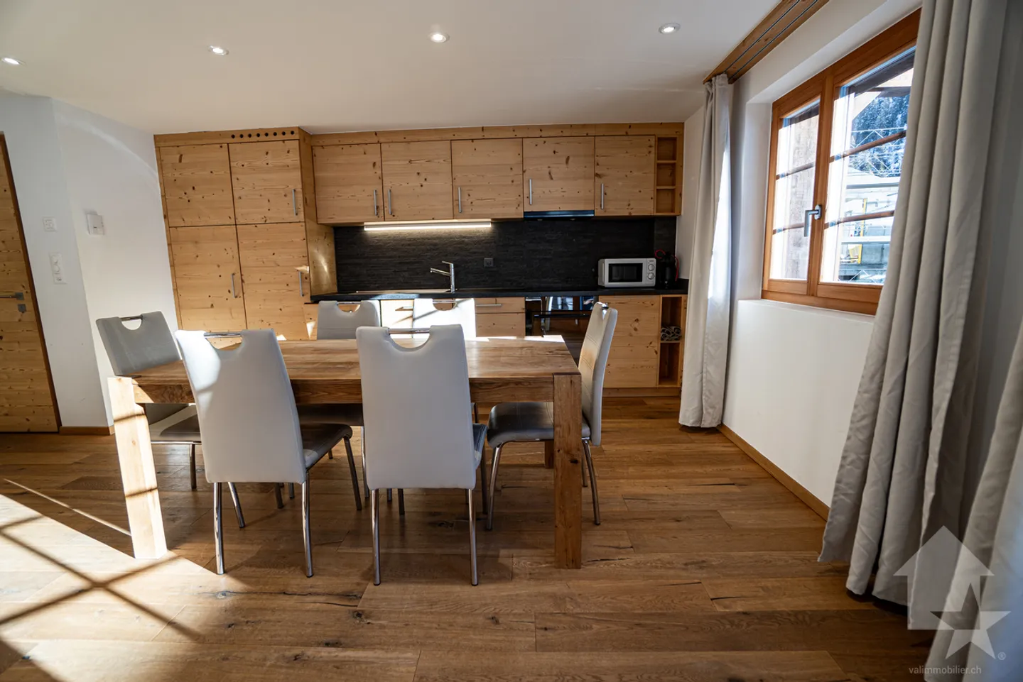 Charming apartment in the village center - Photo 5 of 17