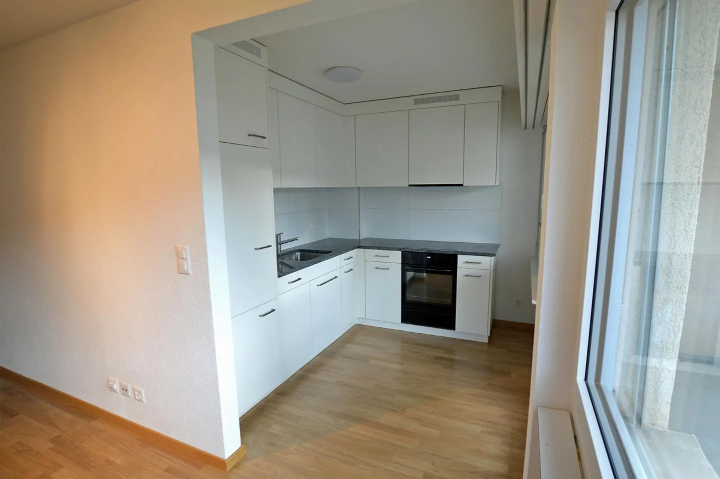 Moderne 2.5-Zimmerwohnung - Foto 4 von 8