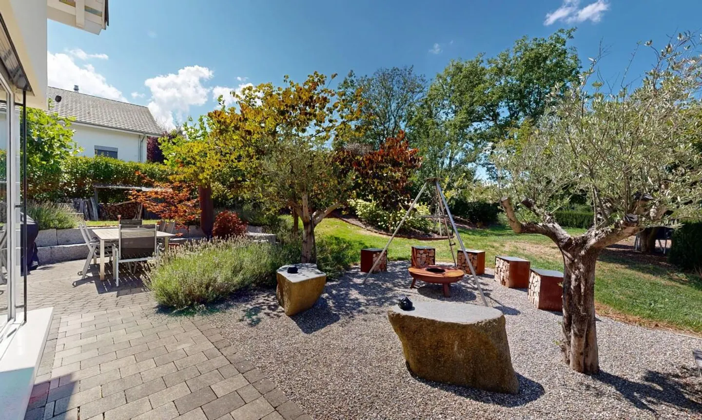 Esclusiva casa unifamiliare di 5,5 stanze con giardino da sogno e oasi benessere - Foto 4 di 11